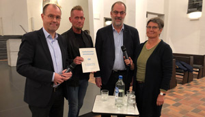 (v.l.) Volker Tenbohlen, Vorsitzender des Pfarreirats, Karsten Weidisch, Koordinator des Institutionellen Schutzkonzeptes (ISK) in St. Joseph Münster-Süd, Peter Frings, Interventionsbeauftragter des Bistums Münster, sowie Margit Koch vom Pfarreirat (v.l.) Volker Tenbohlen, Vorsitzender des Pfarreirats, Karsten Weidisch, Koordinator des Institutionellen Schutzkonzeptes (ISK) in St. Joseph Münster-Süd, Peter Frings, Interventionsbeauftragter des Bistums Münster, sowie Margit Koch vom Pfarreirat