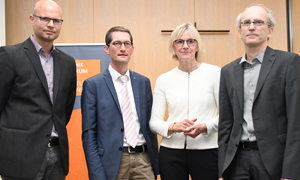 Veranstalter und Diskussionsteilnehmer (von links): Dr. Boris Krause (Geschäftsführer des Ethikfo-rums), Prof. Jochen Sautermeister, Maria Kröger (Franz Hitze Haus), Dr. Andreas Stähli.