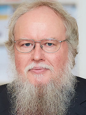Porträtfoto von Johannes Röser. Porträtfoto von Johannes Röser.