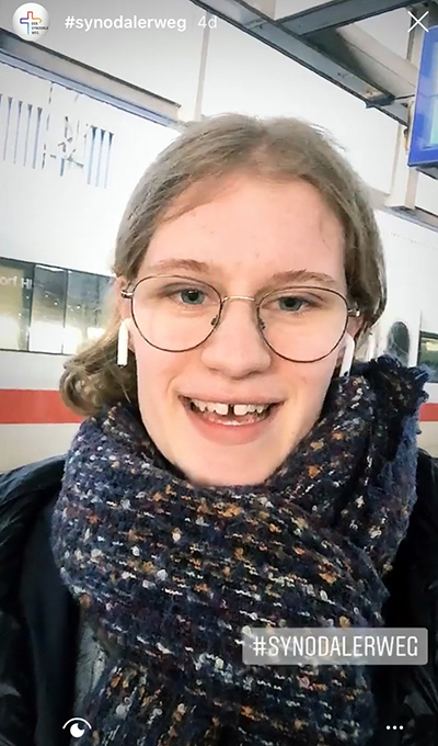 Johanna Müller ist auf dem Instagram-Kanal auf einem Bahnhof zu sehen.