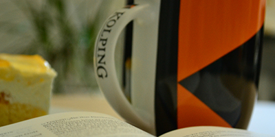 Kaffeetasse und Bibel Kaffeetasse und Bibel