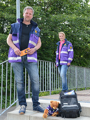 Das Foto zeigt Koordinator Andreas Naumann-Hinz und Ehrenamtliche Ruth Bertmann.