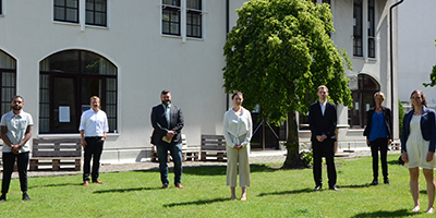 Weihbischof Dr. Christoph Hegge hat sechs junge Erwachsene gefirmt. Weihbischof Dr. Christoph Hegge hat sechs junge Erwachsene gefirmt.