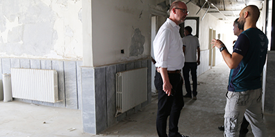 Dr. Jochen Reidegeld in einem zerstörten Kinderkrankenhaus in Syrien