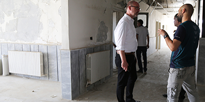 Dr. Jochen Reidegeld in einem zerstörten Kinderkrankenhaus in Syrien Dr. Jochen Reidegeld in einem zerstörten Kinderkrankenhaus in Syrien