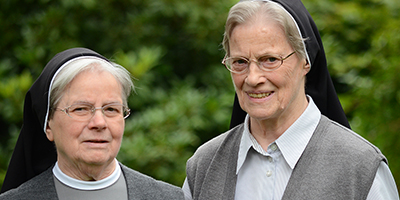 Schwester Theresina (links) und Schwester Christin verlassen Ende August Greven. Dann wird die Niederlassung der Vorsehungsschwestern an der Naendorfstraße aufgelöst.