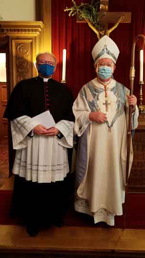 Der Kevelaerer Wallfahrtsrektor Gregor Kauling (links) ist von Kardinal Jean-Claude Hollerich zum Ehrendomkapitular der Kathedrale in Luxemburg ernannt worden. 