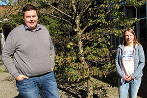 Robin Wagner (links), Leiter der Kita St. Peter Duisburg-Rheinhausen, und Monika Ruffert, Erzieherin aus der Kita St. Agatha in Dorsten-Westwall, stehen nebeneinander. Robin Wagner (links), Leiter der Kita St. Peter Duisburg-Rheinhausen, und Monika Ruffert, Erzieherin aus der Kita St. Agatha in Dorsten-Westwall, stehen nebeneinander.