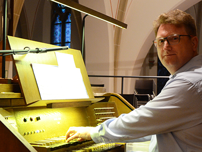 Markus Wixmerten an der Orgel Markus Wixmerten an der Orgel