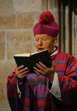 Theo Hoffacker feierte im Xantener Dom das Jubiläum seiner Priesterweihe vor 70 Jahren. 