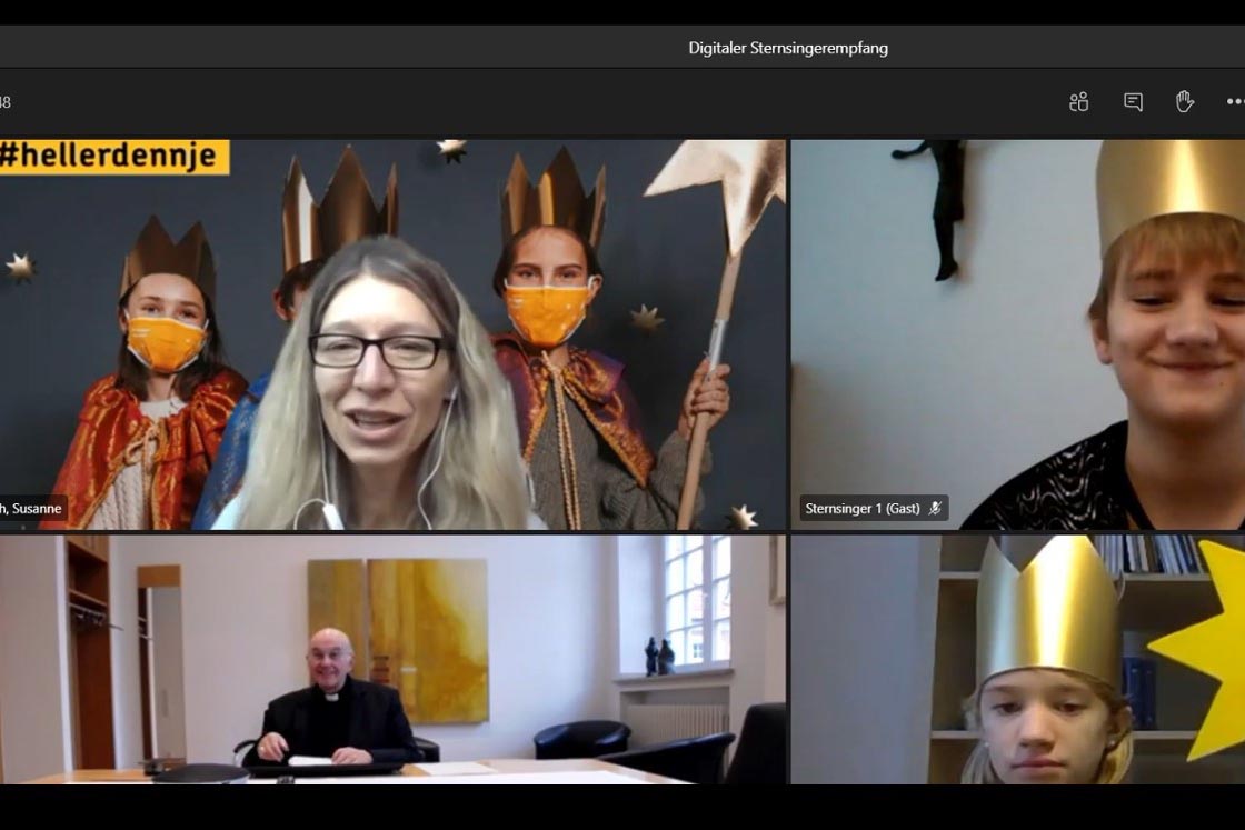 Ein Screenshot: Je eine Sternsingerin und ein Sternsinger tauschen sich in einer Videokonferenz mit Bischof Genn und Susanne Deusch aus. Ein Screenshot: Je eine Sternsingerin und ein Sternsinger tauschen sich in einer Videokonferenz mit Bischof Genn und Susanne Deusch aus.