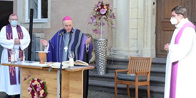 Bischof Genn feiert Gottesdienst zum 75-jährigen Bestehen der Jugendburg Gemen Bischof Genn feiert Gottesdienst zum 75-jährigen Bestehen der Jugendburg Gemen