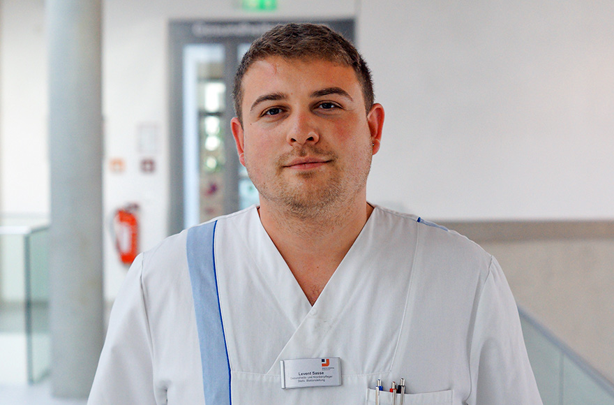 Levent Sasse (32) ist stellvertretender Stationsleiter der Palliativstation im Josephs-Hospital in Warendorf. 
