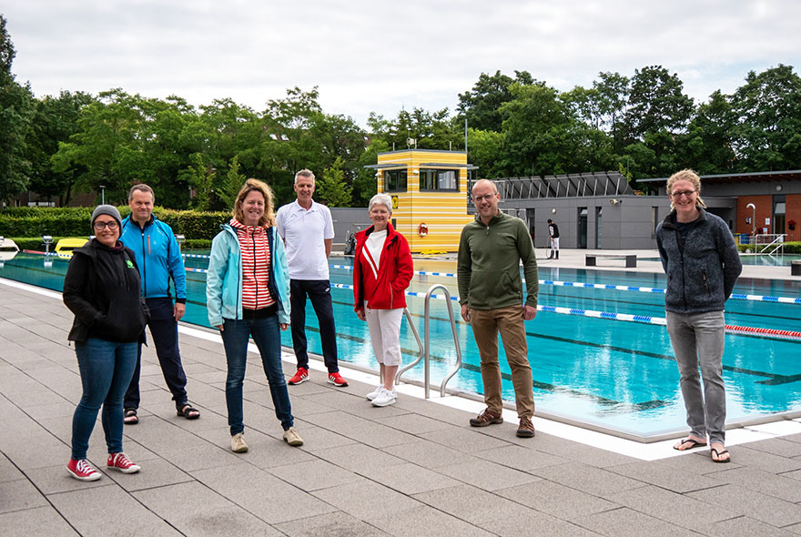 Pastoralreferentinnen und Pastoralreferent aus dem Bistum Münster haben drei Tage lang im Freibad Coburg in Münster gesammelt und geprüft, was die Kirche und Seelsorgende vom und im Freibad lernen können.