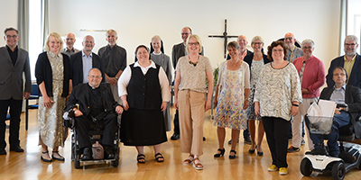 Krankenhausseelsorgerinnen und -seelsorger Krankenhausseelsorgerinnen und -seelsorger