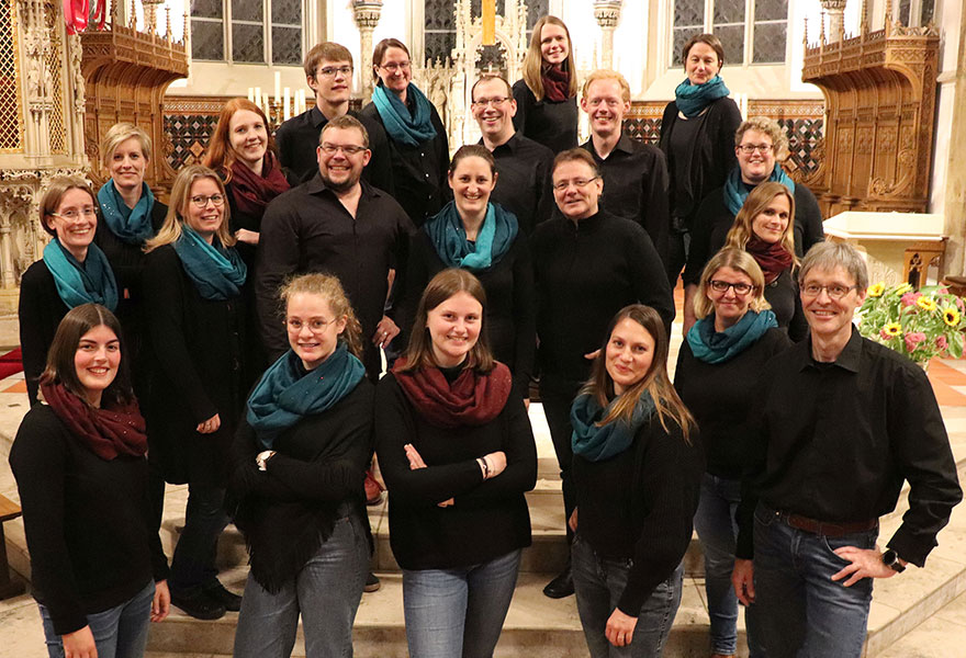 Gruppenbild vom Jungen Chor in der Kirche