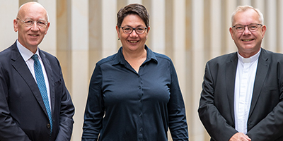 Sie bilden das Regionalteam für die Region Borken-Steinfurt (von links): Ulrich Hörsting, Stephanie Heckenkamp-Grohs und Weihbischof Dr. Christoph Hegge.     