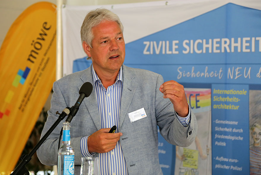 Ralf Becker, Projektkoordinator der bundesweiten ökumenischen Initiative der Evangelischen Landeskirche in Baden "Sicherheit neu denken"