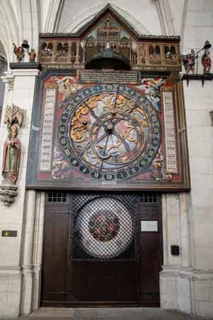 Die Astronomische Uhr im Chorumgang des St.-Paulus-Doms. 