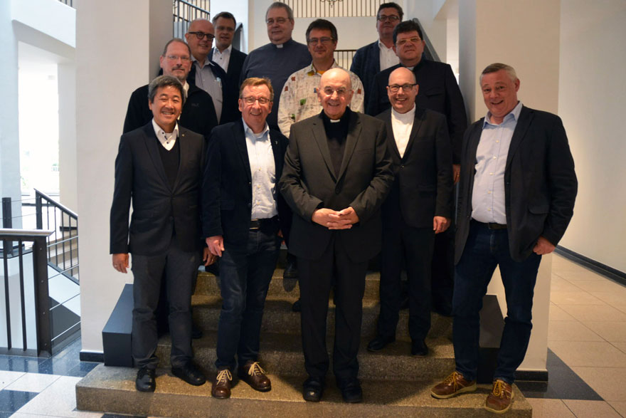 Elf Priester begehen silbernes Weihejubiläum mit Bischof Genn Elf Priester begehen silbernes Weihejubiläum mit Bischof Genn