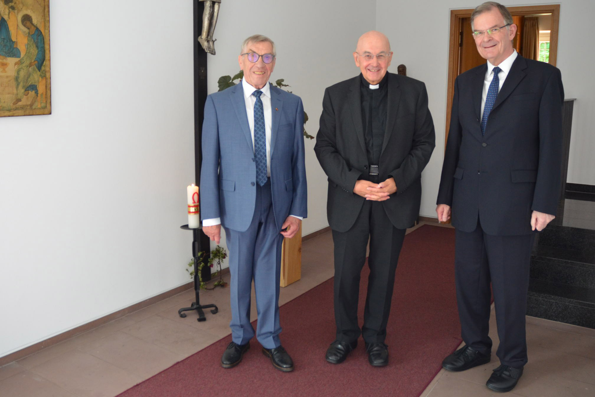 Drei Männer stehen nebeneinander (von links): Hans Overkämper, Felix Genn und Paul Deselaers.