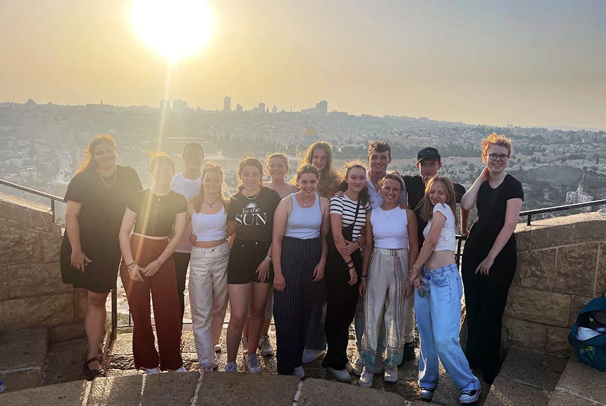 Gruppenbild der Schülerinnen und Schüler aus Münster und Dülmen. 