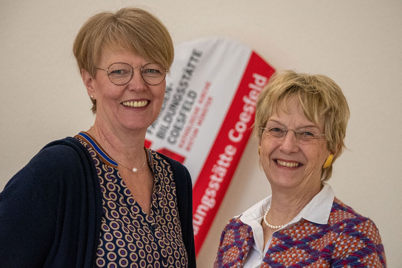Nach 22 Jahren gibt Ulrike Wißmann (rechts) die Leitung der Familienbildungsstätte Coesfeld an Maria Strump weiter.