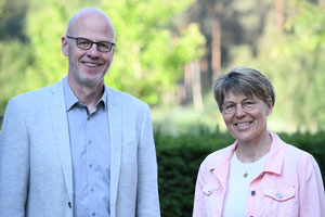 Meinolf Dörhoff und Ruth Janning von der Leitung des bischöflichen Arnold-Janssen-Gymnasiums (AJG) freuen sich über die konstant hohen Anmeldezahlen an ihrer Schule