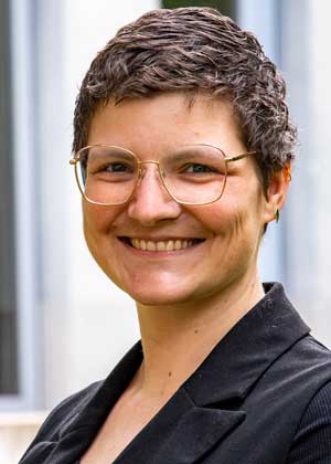 Porträtfoto von Mirijam Held. Porträtfoto von Mirijam Held.