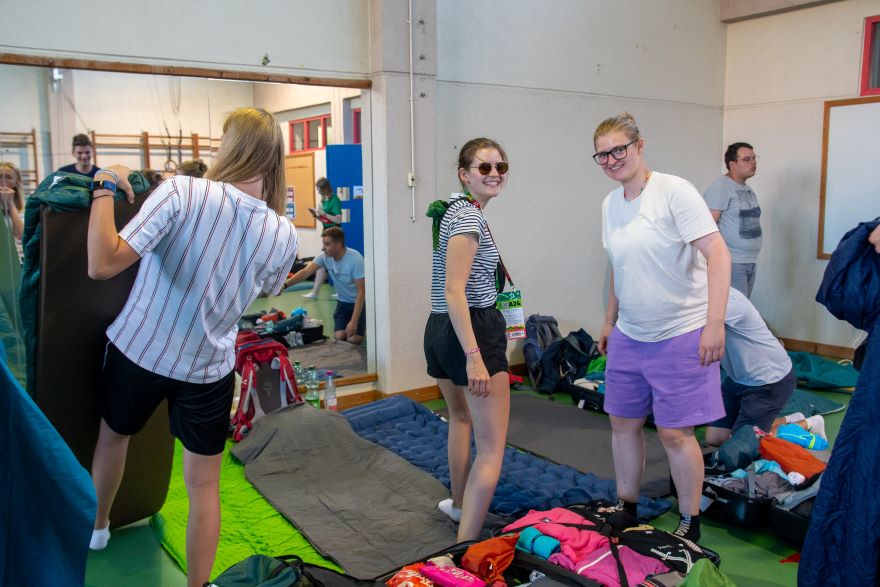 Das Quartier in der Turnhalle einer Grundschule.