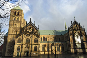 Blick über den Domplatz auf den St.-Paulus-Dom Münster.