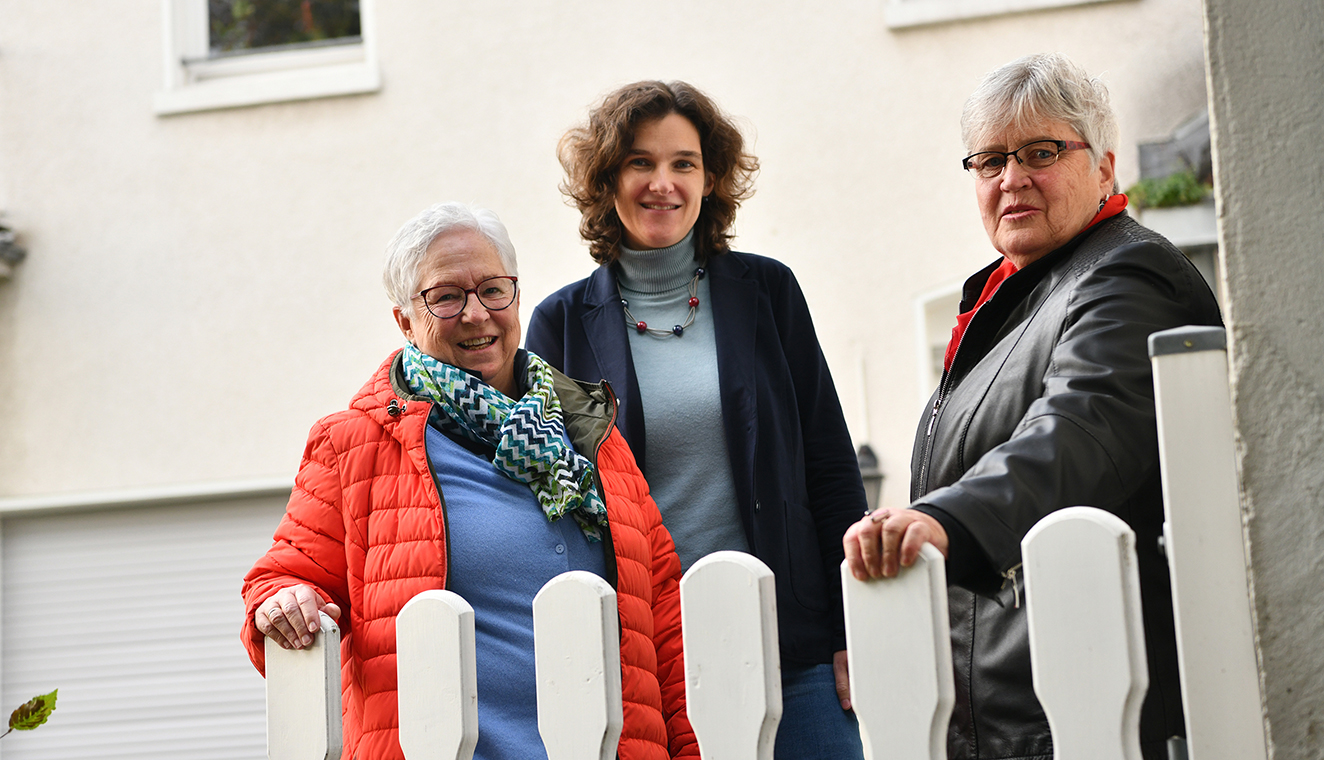 Gruppenfoto: Marita Prigge, Ute Middendorp vom Fachbereich Existenzsichernde Hilfen und Elisabeth Middendorf. Gruppenfoto: Marita Prigge, Ute Middendorp vom Fachbereich Existenzsichernde Hilfen und Elisabeth Middendorf.