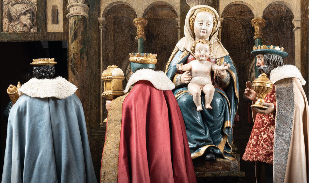 Symbolbild: Hölzerne Krippe. Maria mit dem kleinen Jesus auf dem Schoss und den heiligen drei Königen, die ihre Geschenke bringen. Symbolbild: Hölzerne Krippe. Maria mit dem kleinen Jesus auf dem Schoss und den heiligen drei Königen, die ihre Geschenke bringen.