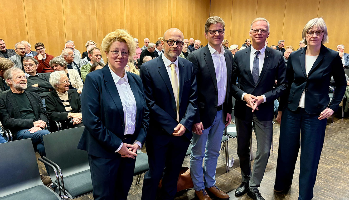 (von links) Susanne H. Kolter, Tobias Kammerer, Ulrich Doll, Klaus Winterkamp und die stellvertretende Akademiedirektorin Maria Kröger. 