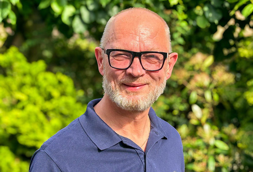 Matthias Laarmann lächelt in die Kamera. Matthias Laarmann lächelt in die Kamera.