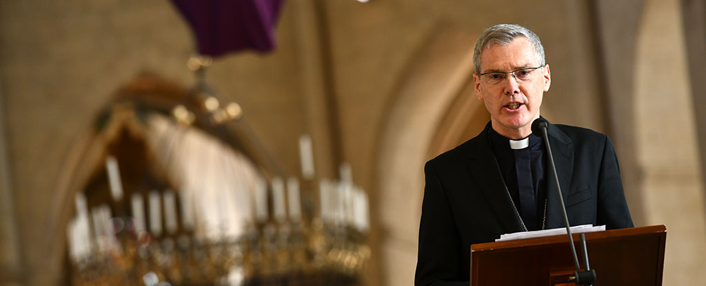 Bischof Dr. Heiner Wilmer SCJ bei seiner Rede im St.-Paulus-Dom
