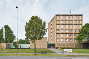 Ansicht des Eingangsbereichs der Akademie Franz Hitze Haus