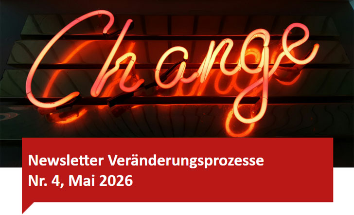 Leuchtschild mit der Aufschrift "Change", darunter die Überschrift Newsletter Veränderungsprozesse Nr. 4, Mai 2026