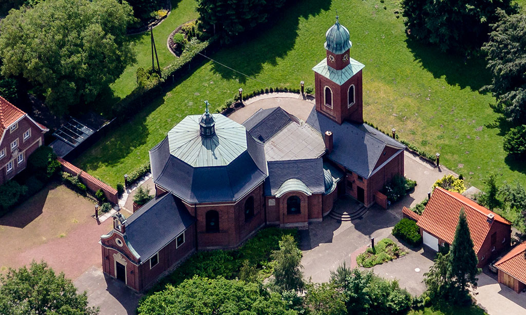 Luftbild der Dyckburg-Kirche