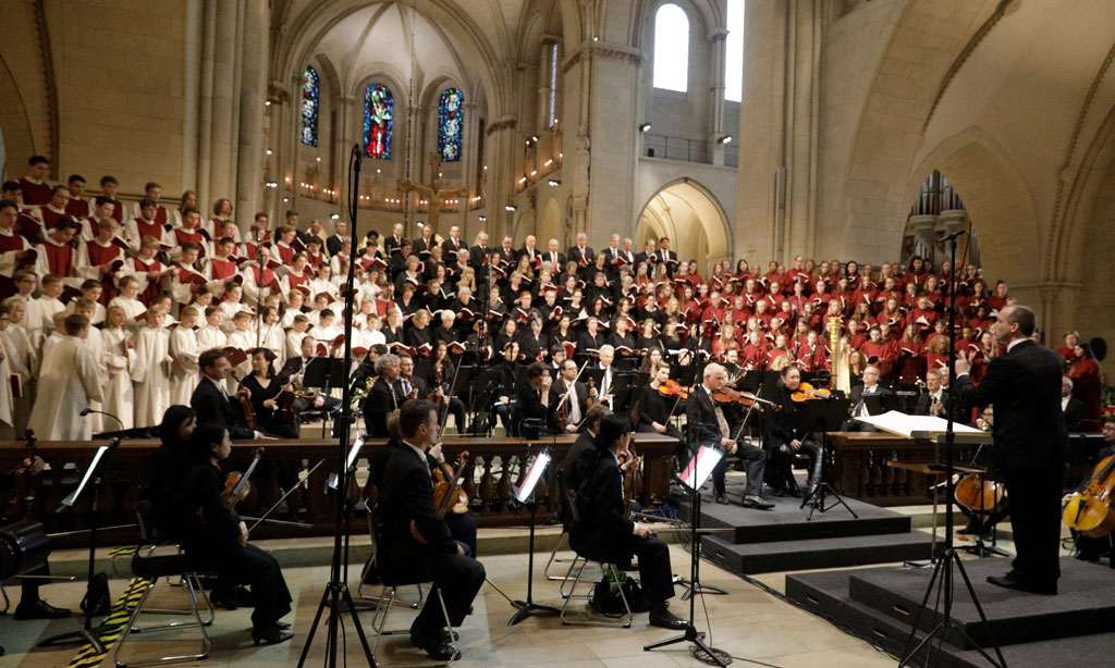 Die Chöre der Dommusik bei der Uraufführung des Oratoriums im Jahr 2018