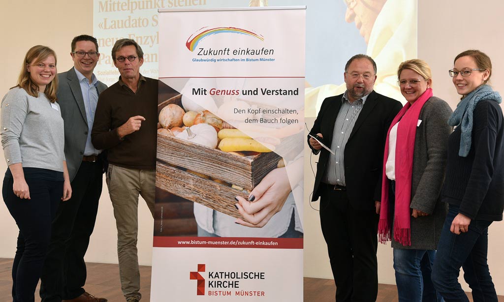  Die Organisatoren der Veranstaltung v.l. Dr. Franziska Zumbrägel (KAS), Johannes Hörnemann (BMO), Bernd Kleyboldt (KAS), Thomas Kamp-Deister, Friederike Asbree (BMO) und Fara Steinmeier (Zukunft einkaufen